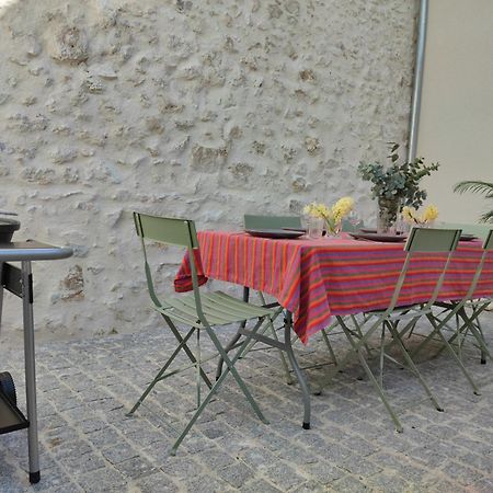 Beau Quartier Et Central, Maison Spacieuse Avec Cour, 3 Chambres, 3 Salles De Bains A 10 Min A Pied De La Gare Orléans Kültér fotó