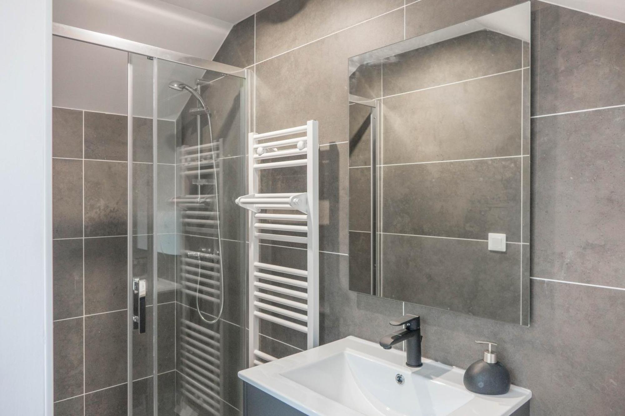 Beau Quartier Et Central, Maison Spacieuse Avec Cour, 3 Chambres, 3 Salles De Bains A 10 Min A Pied De La Gare Orléans Kültér fotó